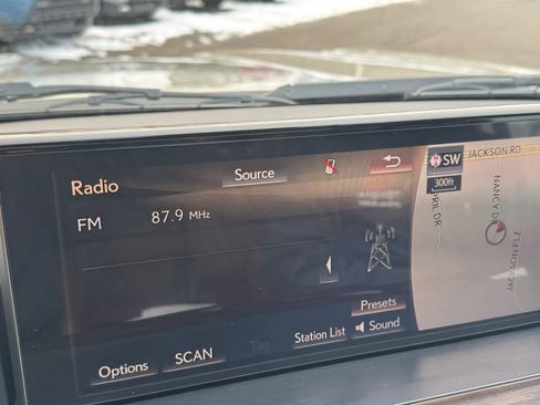 Used 2018 Lexus LX 570 image 6