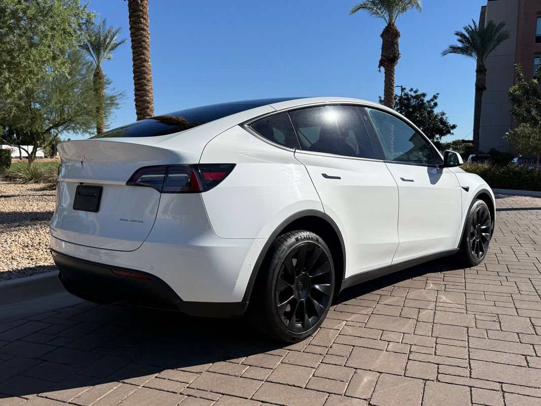 Used 2022 Tesla Model Y Long Range AWD/4WD image 3