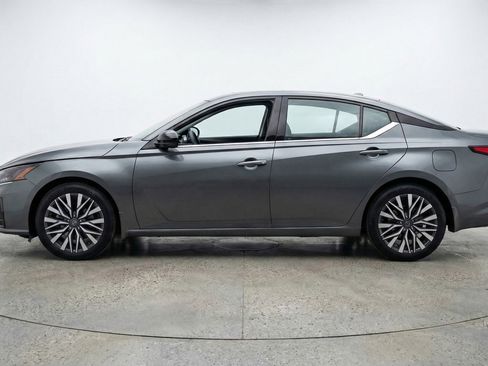 Used 2025 Nissan Altima 2.5 SV image 5
