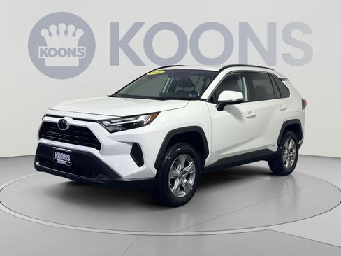 Used 2025 Toyota RAV4 XLE AWD/4WD image 1