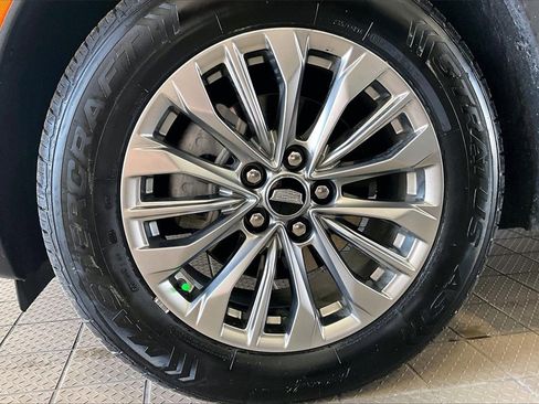 Used 2024 Cadillac XT4 Premium Luxury image 31