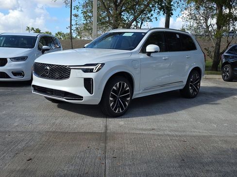 New 2026 Volvo XC90 T8 Plus w/ Protection Package Premier AWD/4WD image 3