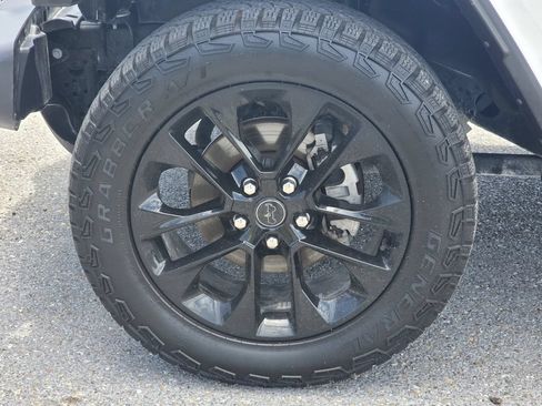 Used 2025 Jeep Gladiator Sport AWD/4WD image 10