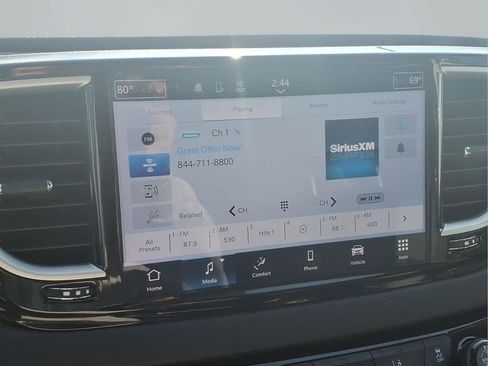 Used 2024 Chrysler Pacifica Touring-L image 6