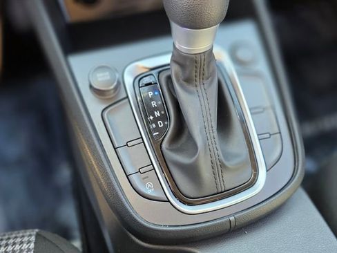 Used 2023 Hyundai Kona SE w/ Cargo Package image 30