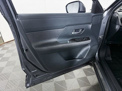 Used 2025 Nissan Kicks SV AWD/4WD image 36