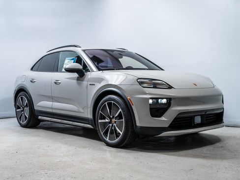 New 2026 Porsche Macan 4 Electric AWD/4WD image 9
