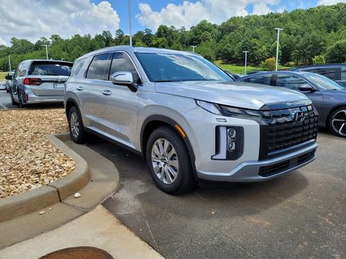 Used 2025 Hyundai Palisade SEL FWD image 4