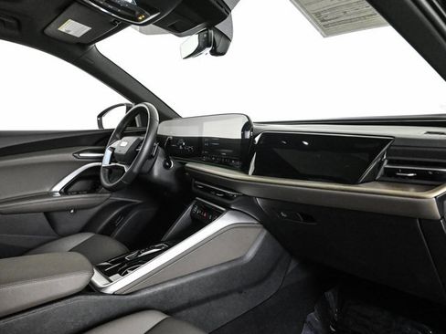 Used 2025 Audi Q5 Premium w/ Convenience Package image 23