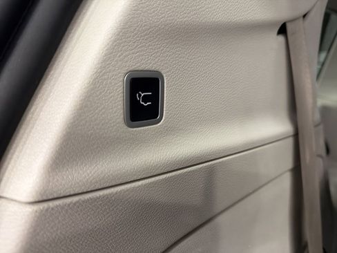 Used 2020 Chrysler Pacifica Touring-L image 19