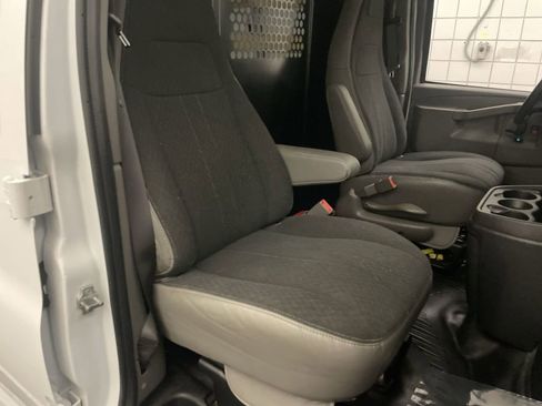 Used 2024 Chevrolet Express 2500 image 18