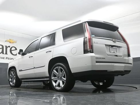 Used 2017 Cadillac Escalade Luxury AWD/4WD image 5