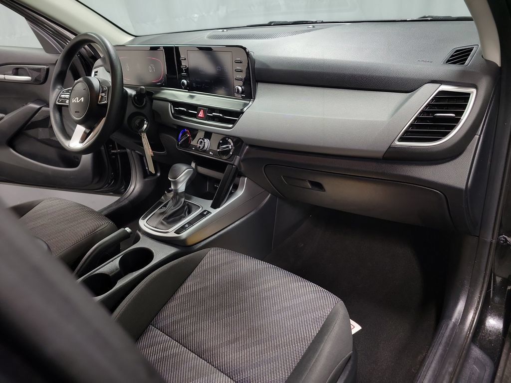 Used 2025 Kia Seltos LX AWD/4WD image 32