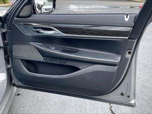 Used 2022 BMW 740i w/ M Sport Package RWD image 24