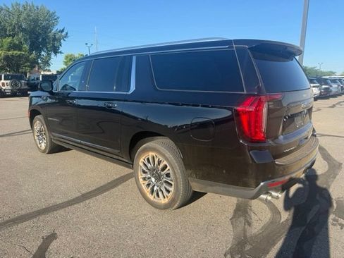 Used 2024 GMC Yukon XL Denali Ultimate AWD/4WD image 10