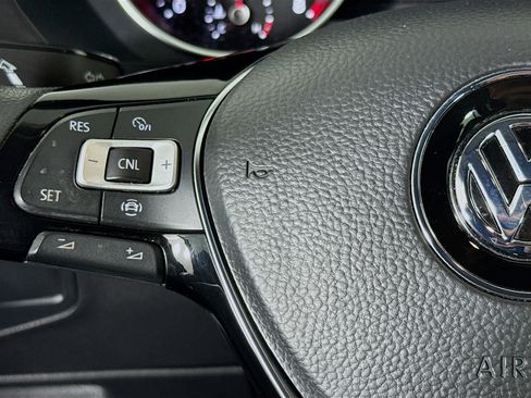 Used 2021 Volkswagen Tiguan S image 13