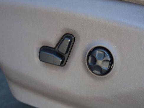 Used 2017 Chrysler Pacifica Touring-L Plus w/ Tire & Wheel Group image 7