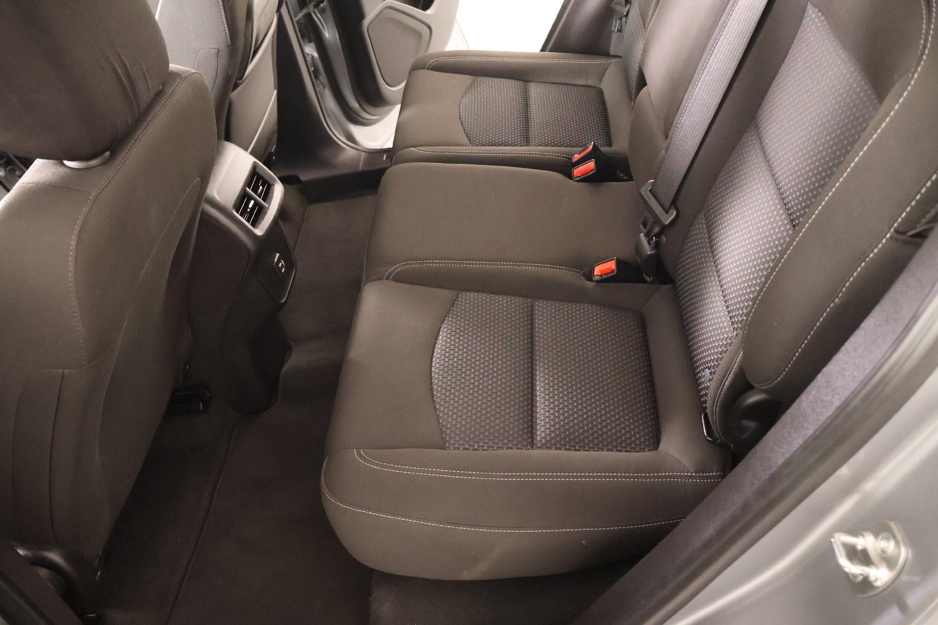 Used 2024 GMC Terrain SLE AWD/4WD image 11