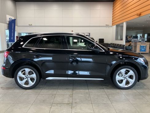 Used 2021 Audi Q5 Premium Plus w/ Premium Plus Package image 4
