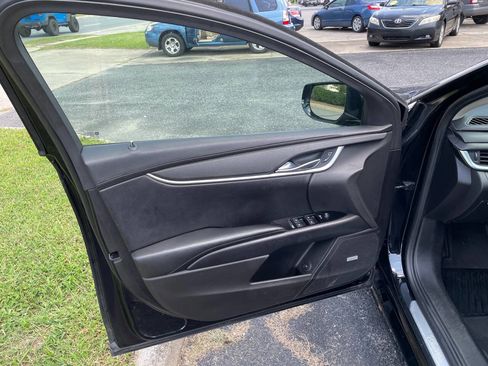 Used 2014 Cadillac XTS w/ Rear Seat Comfort Package image 11