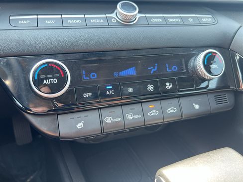 Used 2025 Hyundai Elantra SEL FWD image 9