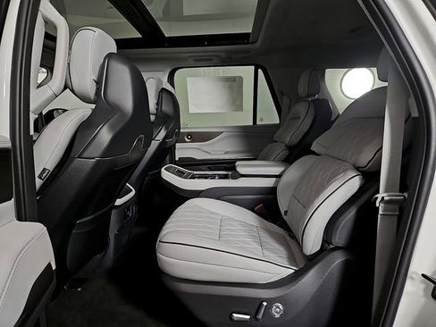 New 2026 Lincoln Navigator L Black Label AWD/4WD image 9