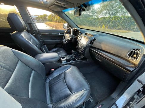 Used 2014 Kia Sorento SX w/ 3rd Row Package image 21