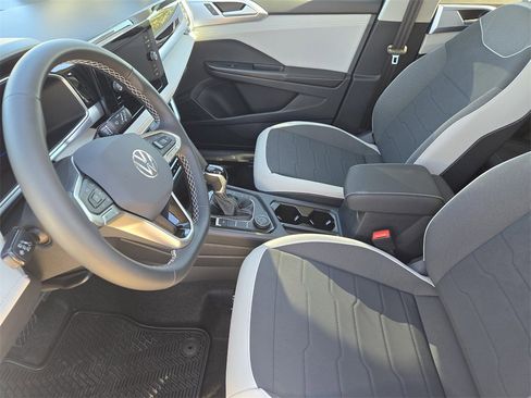 New 2026 Volkswagen Taos SE image 11