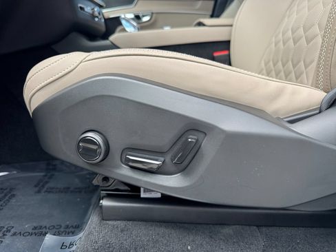 Certified 2025 Volvo XC90 B5 Core AWD/4WD image 14
