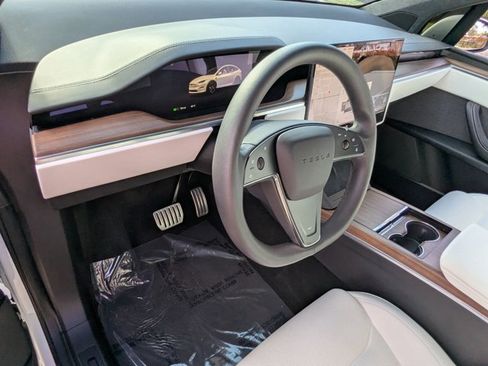 Used 2023 Tesla Model X image 6