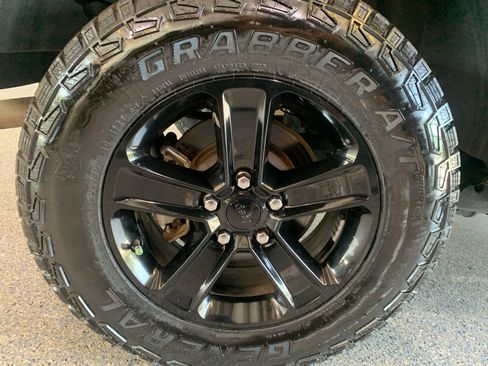 Used 2023 Jeep Wrangler Unlimited Sahara AWD/4WD image 32