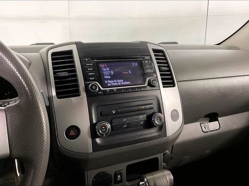 Used 2015 Nissan Frontier SV image 9