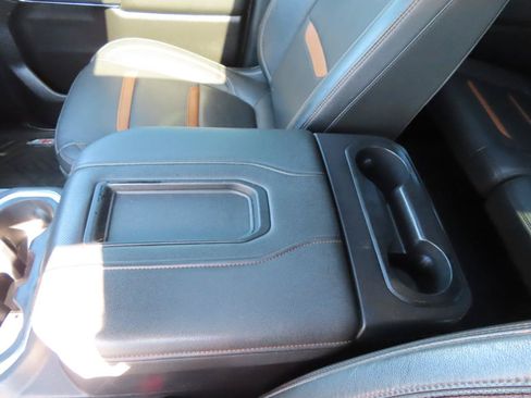Used 2020 GMC Sierra 2500 AT4 w/ AT4 Premium Package AWD/4WD image 43