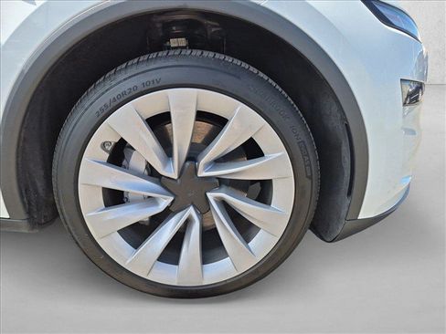 Used 2026 Tesla Model Y AWD image 21