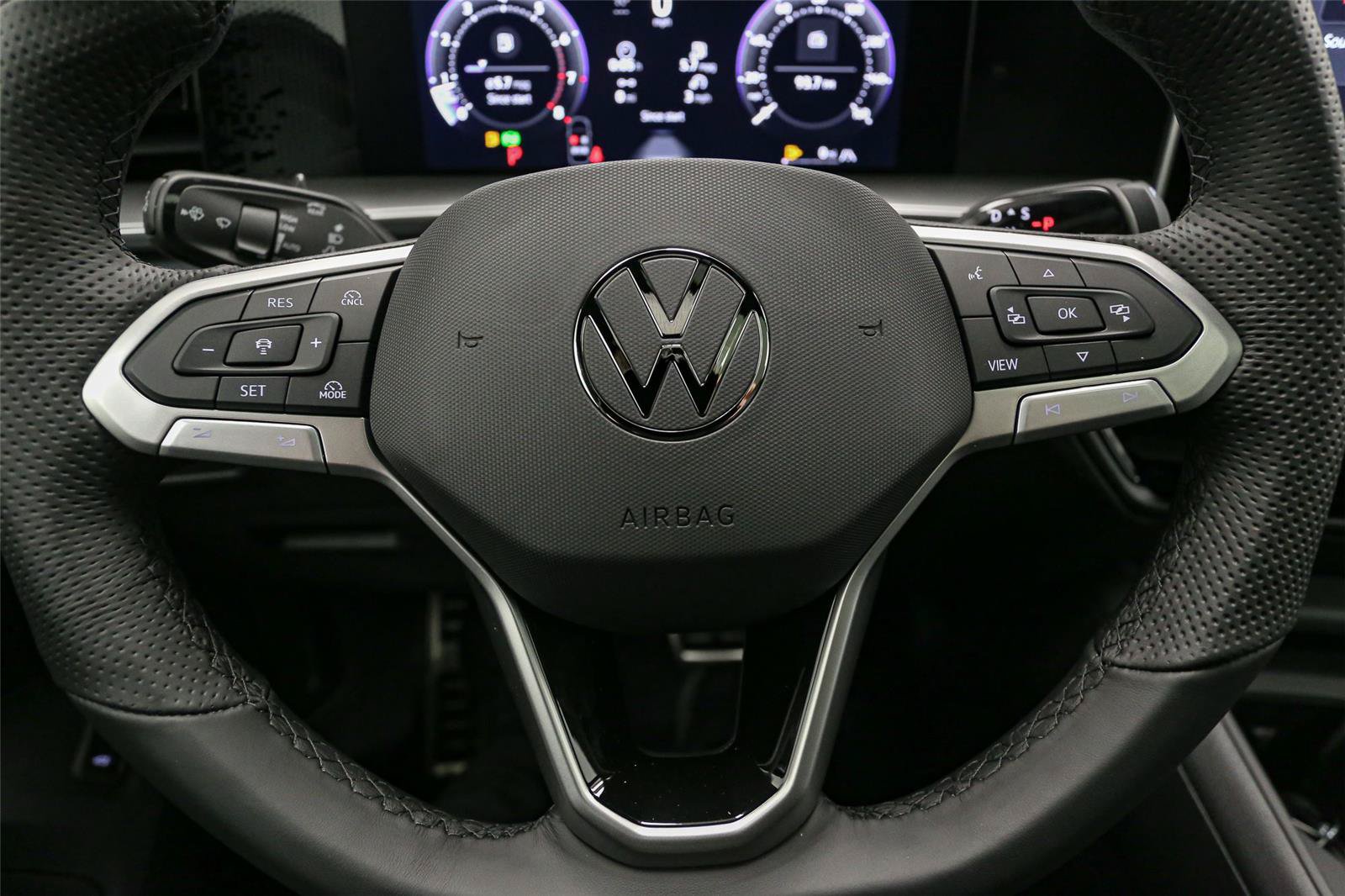 New 2026 Volkswagen Tiguan SE R-Line AWD/4WD image 24