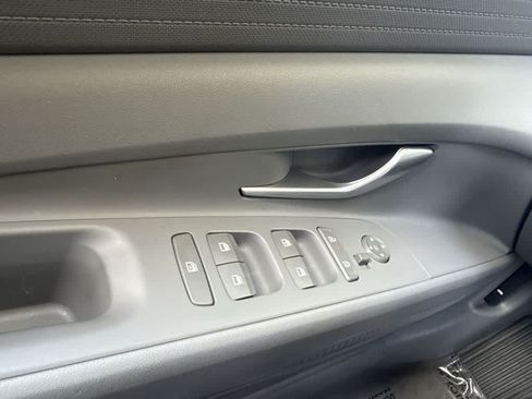 Used 2025 Hyundai Elantra SE FWD image 28