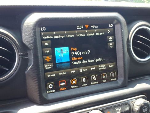 Used 2023 Jeep Wrangler Unlimited Sahara w/ Cold Weather Group AWD/4WD image 25