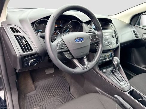 Certified 2018 Ford Focus SE w/ Cold Weather Package FWD image 14