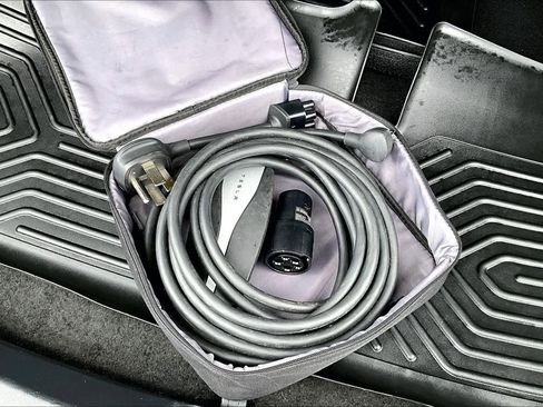 Used 2023 Tesla Model 3 Standard Range image 33