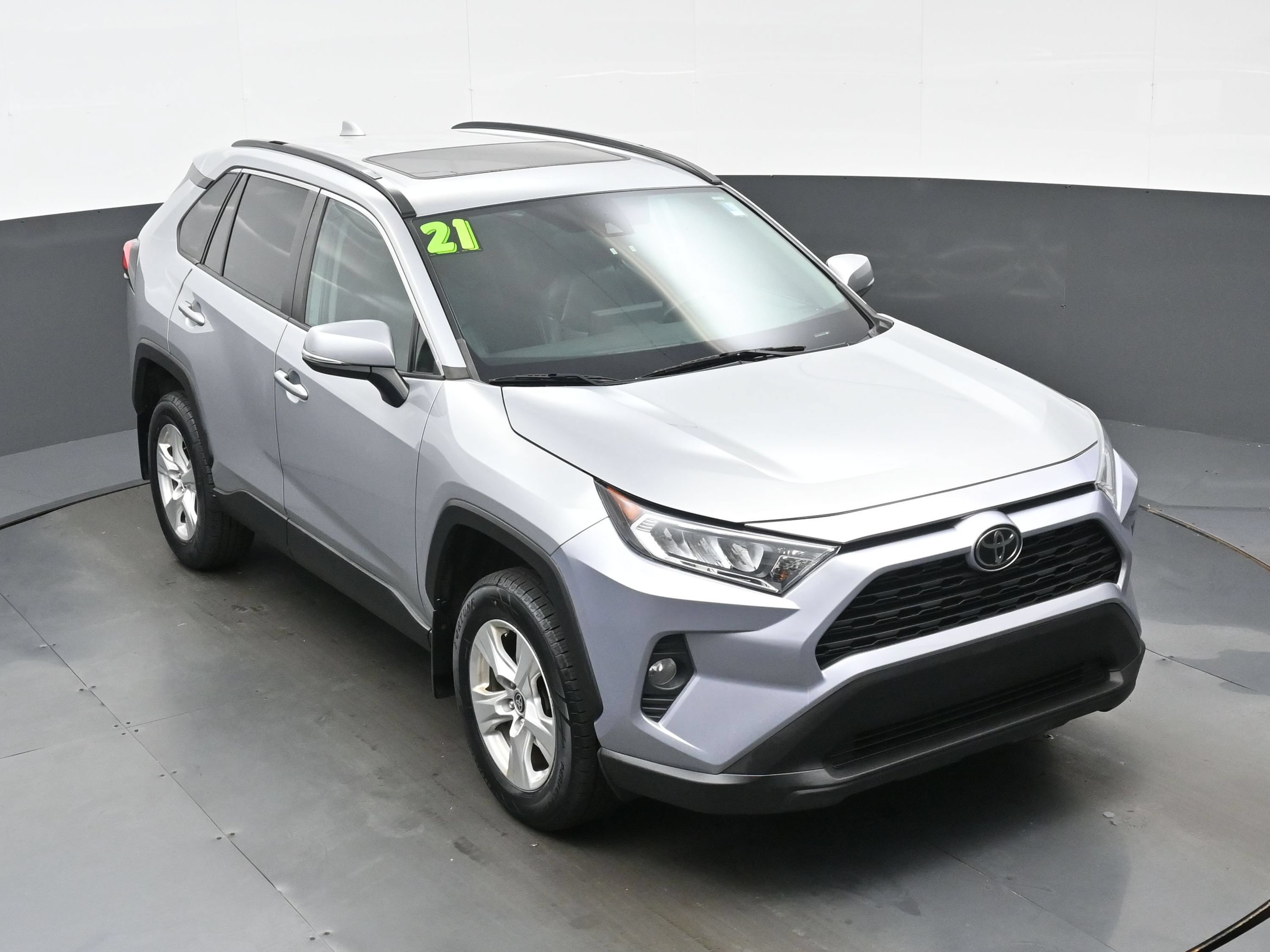 Used 2021 Toyota RAV4 XLE AWD/4WD image 39