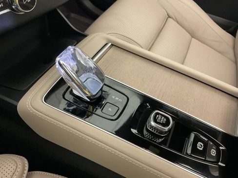 Certified 2025 Volvo XC90 B6 Ultra w/ Protection Package Premier AWD/4WD image 22