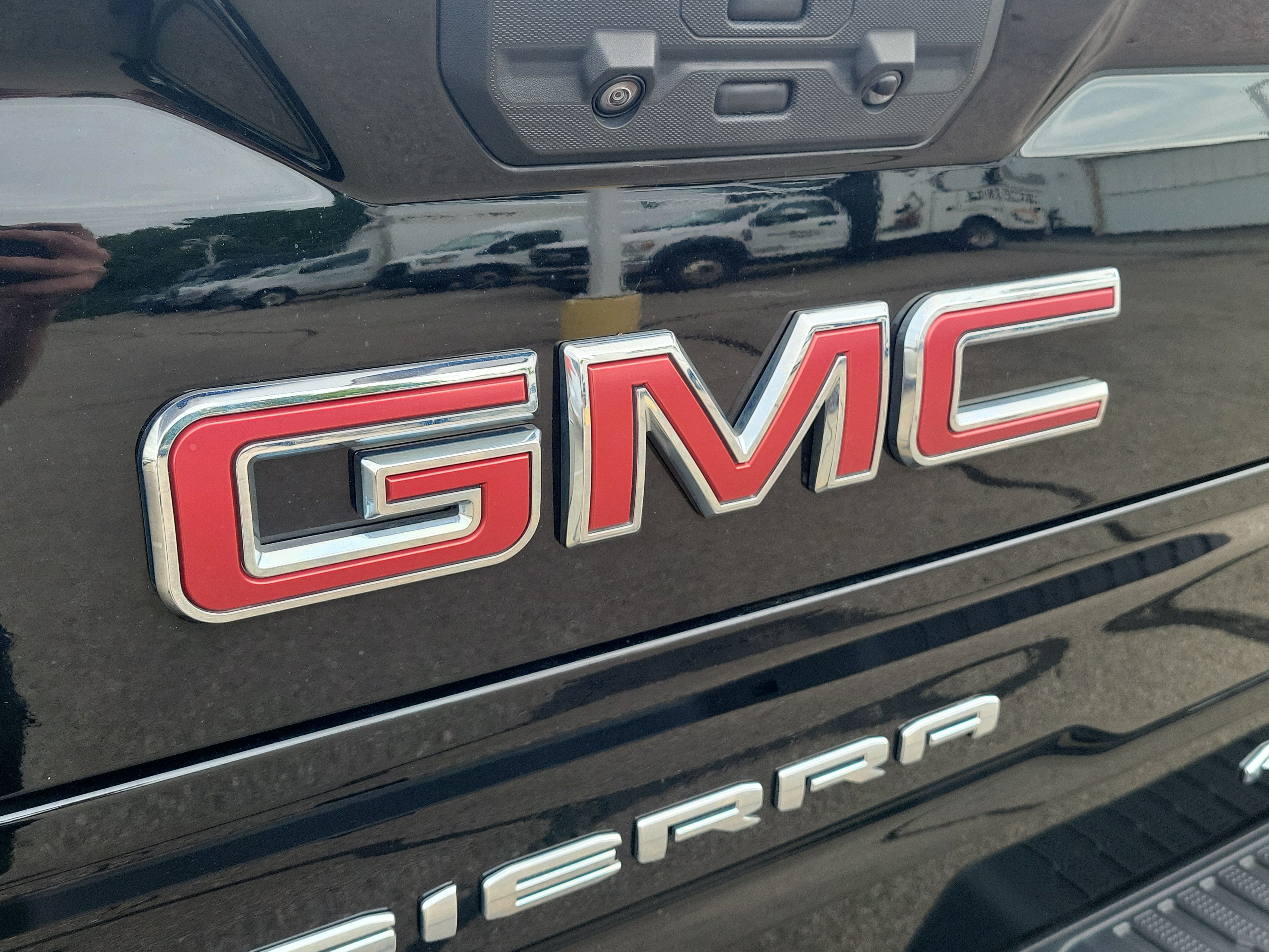 Used 2023 GMC Sierra 1500 AT4 w/ Technology Package AWD/4WD image 6