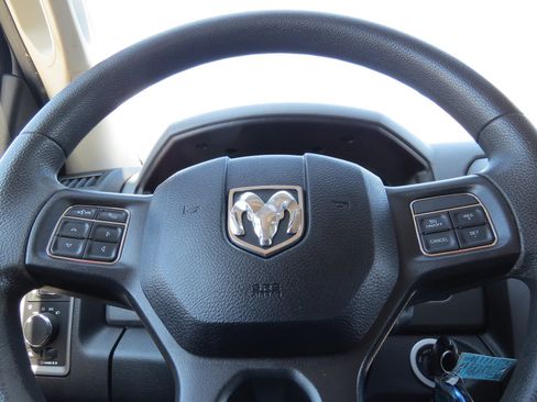 Used 2018 RAM 2500 Tradesman w/ Chrome Appearance Group AWD/4WD image 12