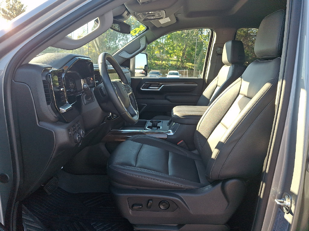 Used 2025 Chevrolet Silverado 3500 LT w/ Trail Boss Package AWD/4WD image 13