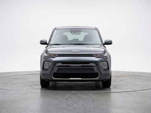 Used 2025 Kia Soul LX w/ LX Technology Package FWD image 2