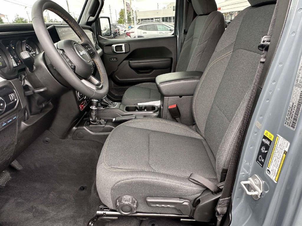 Used 2024 Jeep Wrangler Unlimited AWD/4WD image 20