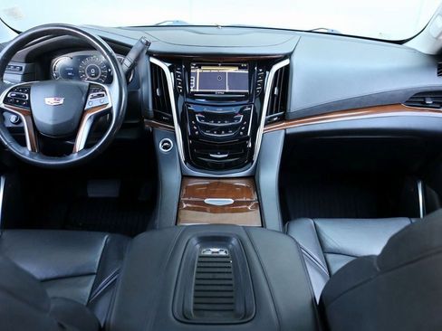 Used 2020 Cadillac Escalade ESV Premium Luxury image 36