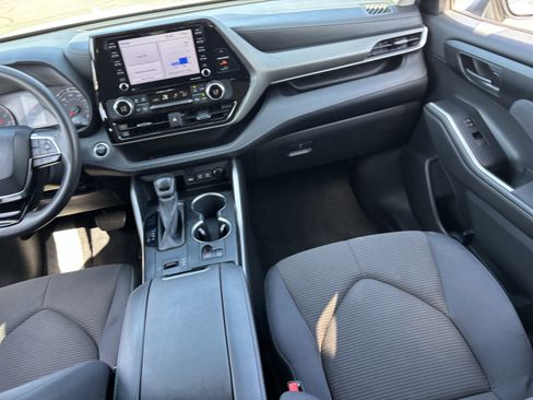 Used 2021 Toyota Highlander L FWD image 13