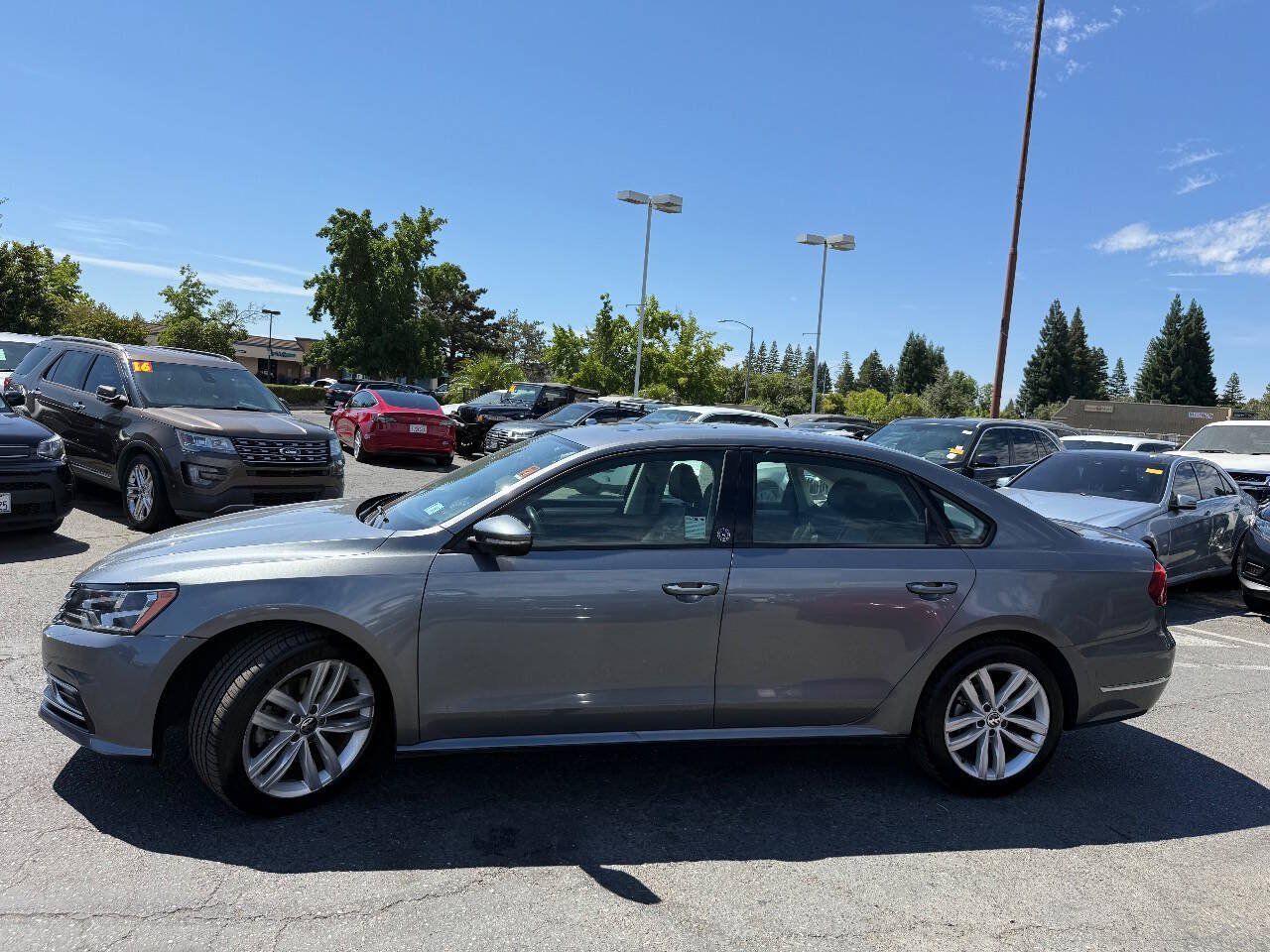 Used 2019 Volkswagen Passat 2.0T Wolfsburg FWD image 4