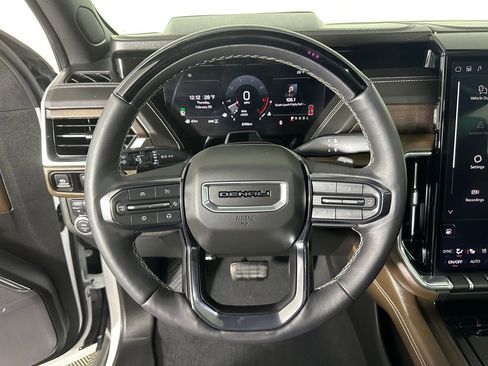 Used 2025 GMC Yukon Denali Ultimate AWD/4WD image 12